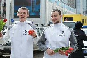 В Краснодаре состоялся праздничный «Цветочный патруль» &copy;&nbsp;Фото Евгения Мельченко, Юга.ру