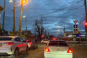 автомобиль &copy;&nbsp;Сгенерировано с помощью нейросети Gigachat