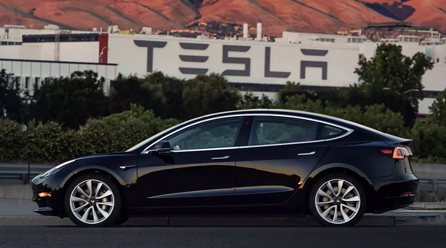 Новый электрокар Tesla Model 3