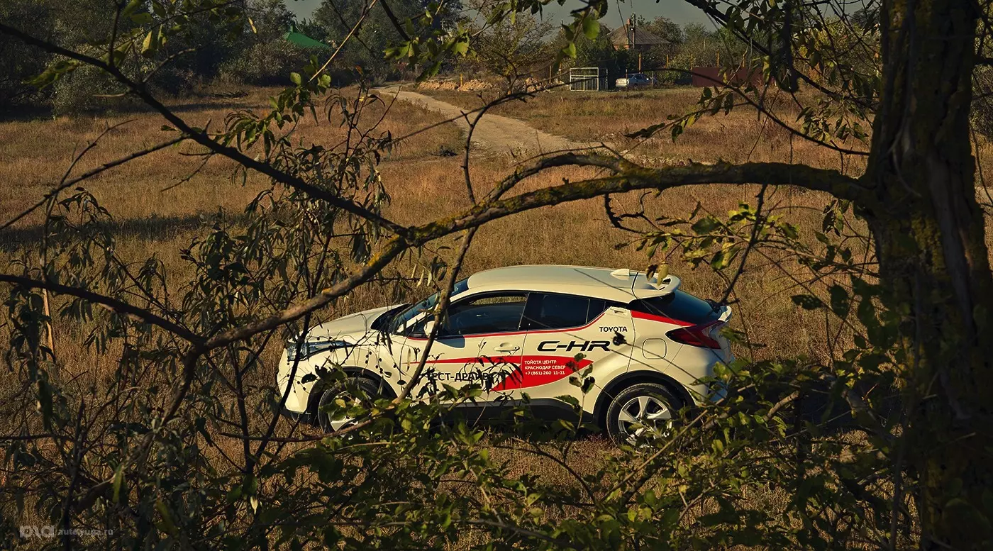Новый кроссовер. Toyota C-HR