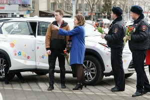 В Краснодаре состоялся праздничный «Цветочный патруль» &copy;&nbsp;Фото Евгения Мельченко, Юга.ру