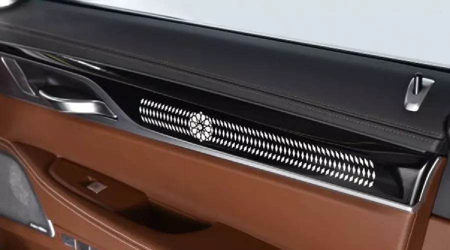 BMW Group представляет специальные версии нового BMW 7 серии © Фото ЮГА.ру BMW Group представляет специальные версии нового BMW 7 серии © Фото ЮГА.ру