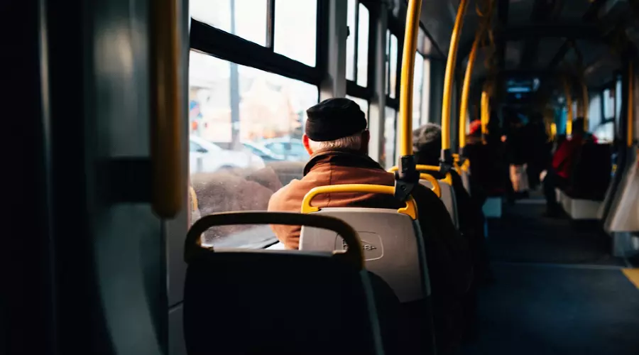 автобус &copy;&nbsp;Изображение сгенерировано нейросетью Gigachat