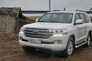 Новый Toyota Land Cruiser 200 &copy;&nbsp;Фото ЮГА.ру