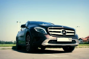 Mercedes-Benz. Не в бровь, а в GLAз &copy;&nbsp;Фото ЮГА.ру