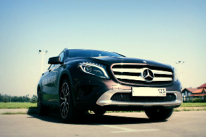 Mercedes-Benz. Не в бровь, а в GLAз © Фото ЮГА.ру