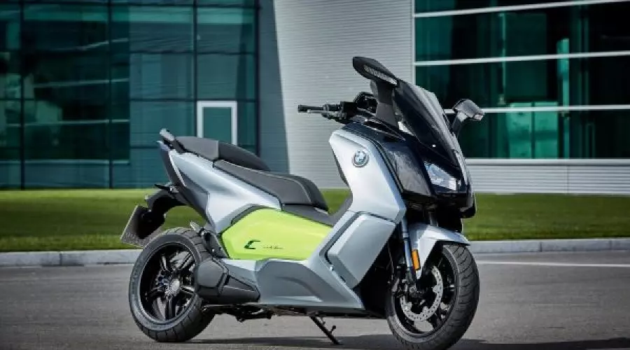 Компания BMW представила электроскутер C evolution Long Range © Фото ЮГА.ру Компания BMW представила электроскутер C evolution Long Range © Фото ЮГА.ру