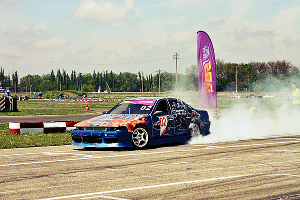 Чемпионат по дрифту "Drift Battle Series 2015". Первый этап в Усть-Лабинске © Фото ЮГА.ру