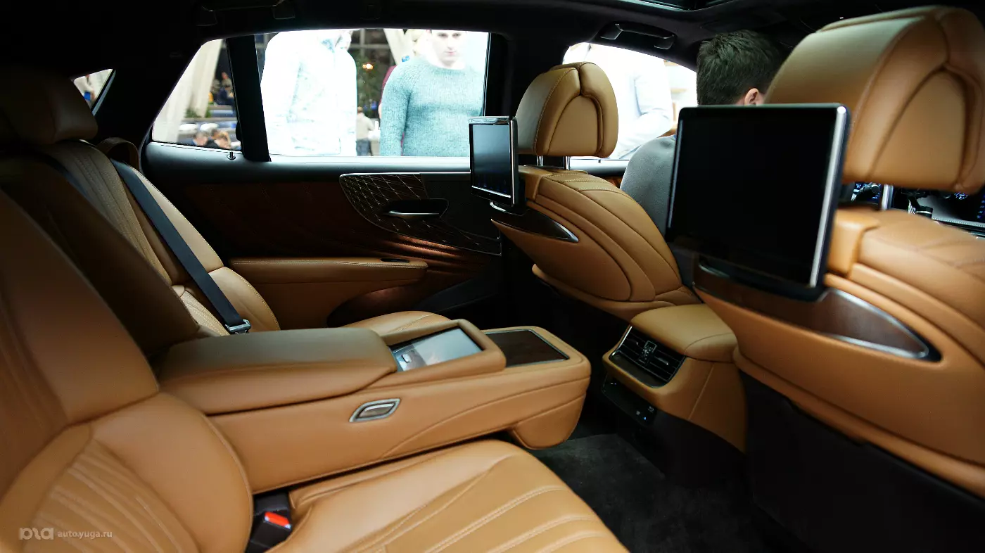 Новый Lexus LS. Салон