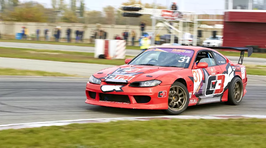 Итоги пятого этапа чемпионата Drift Battle Series 2015 (Фото: Антон Гурьев) © Фото ЮГА.ру Итоги пятого этапа чемпионата Drift Battle Series 2015 (Фото: Антон Гурьев) © Фото ЮГА.ру