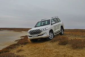 Новый Toyota Land Cruiser 200 &copy;&nbsp;Фото ЮГА.ру