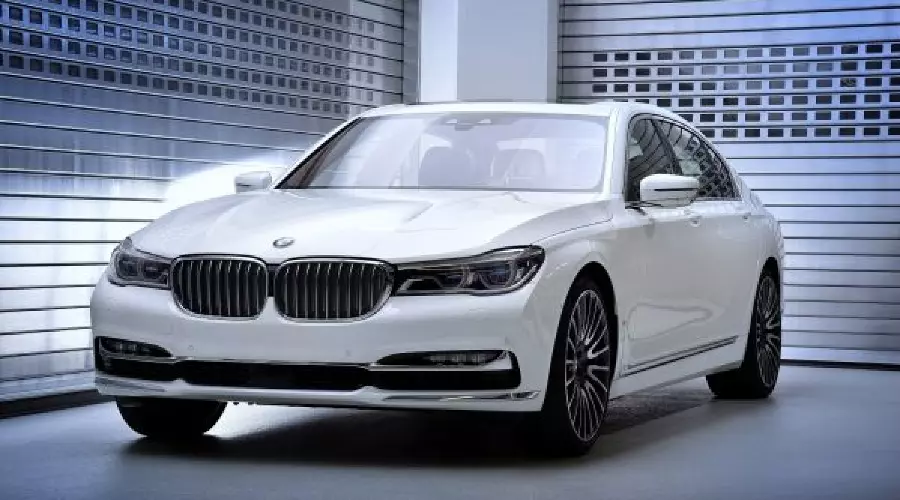 BMW Group представляет специальные версии нового BMW 7 серии © Фото ЮГА.ру BMW Group представляет специальные версии нового BMW 7 серии © Фото ЮГА.ру