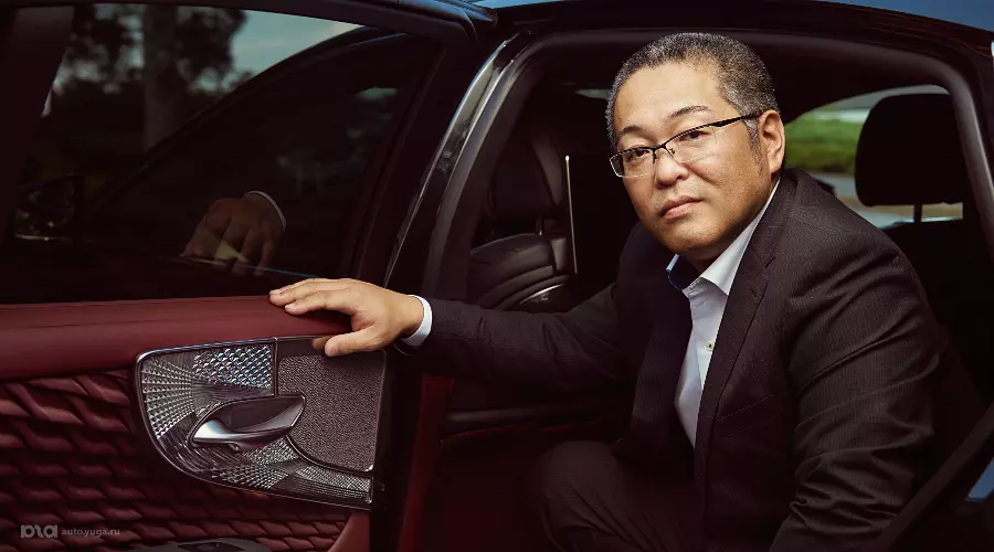 Мастера такуми. Специалист Hokusan Томоки Аояма: &laquo;Чтобы создать для Lexus уникальные элегантные текстуры из натурального дерева нам пришлось пересмотреть наши традиционные производственные процессы&raquo;.