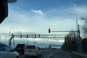 светофор &copy;&nbsp;Изображение сгенерировано нейросетью Gigachat