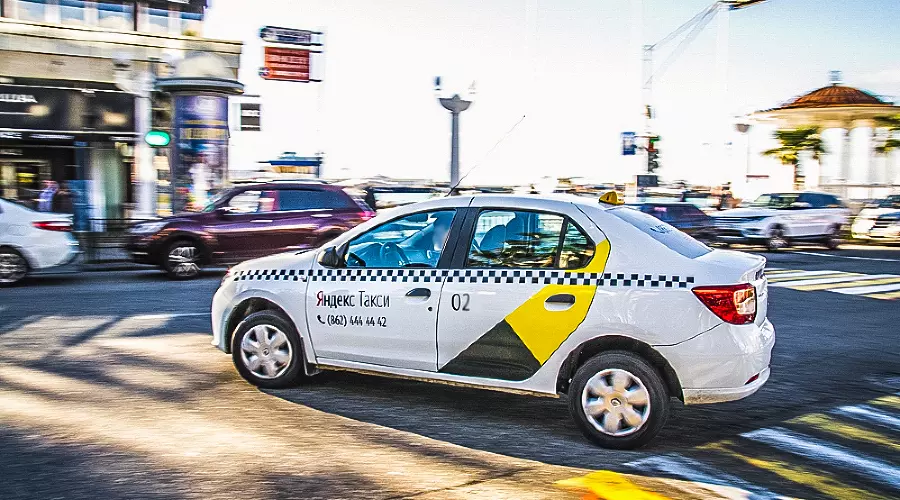 Автомобиль такси &copy;&nbsp;Фото Евгения Мельченко, Юга.ру