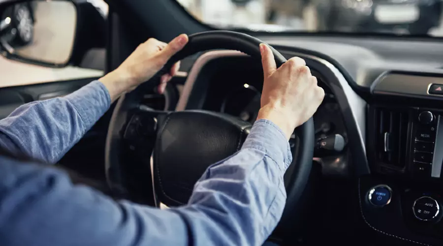 водитель &copy;&nbsp;Сгенерировано с помощью нейросети Gigachat