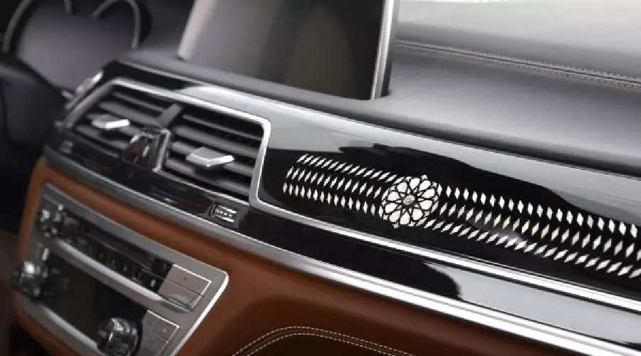 BMW Group представляет специальные версии нового BMW 7 серии © Фото ЮГА.ру BMW Group представляет специальные версии нового BMW 7 серии © Фото ЮГА.ру