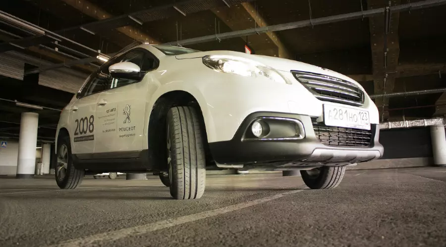 Peugeot 2008. Компактный французский "Львенок" &copy;&nbsp;Фото ЮГА.ру