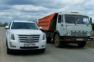 Cadillac Escalade (от 4 990 000 руб.) &copy;&nbsp;Фото Евгения Мельченко, Юга.ру