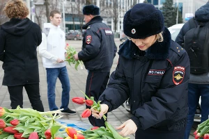 В Краснодаре состоялся праздничный «Цветочный патруль» &copy;&nbsp;Фото Евгения Мельченко, Юга.ру