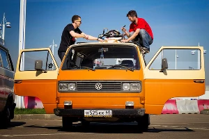 Автопробег хиппи-автомобилей "Пробусовка-2014" &copy;&nbsp;Фото ЮГА.ру
