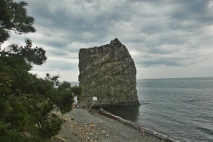 Peugeot 308 GT Line у скалы "Парус" &copy;&nbsp;Фото ЮГА.ру