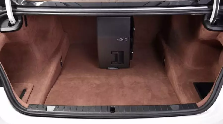 BMW Group представляет специальные версии нового BMW 7 серии © Фото ЮГА.ру BMW Group представляет специальные версии нового BMW 7 серии © Фото ЮГА.ру
