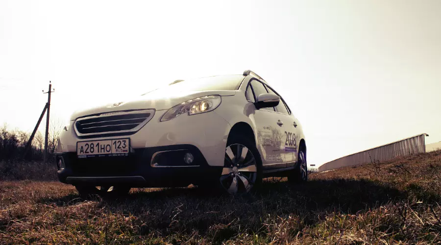 Peugeot 2008. Компактный французский "Львенок" &copy;&nbsp;Фото ЮГА.ру