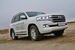 Новый Toyota Land Cruiser 200 &copy;&nbsp;Фото ЮГА.ру