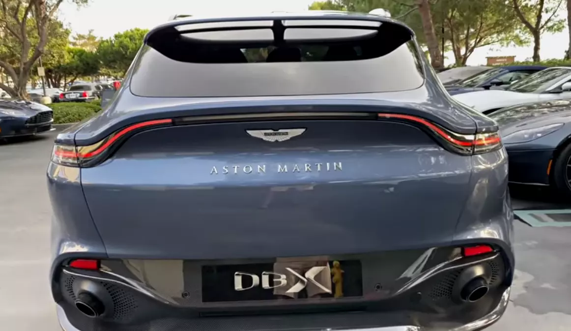 Aston Martin DBX