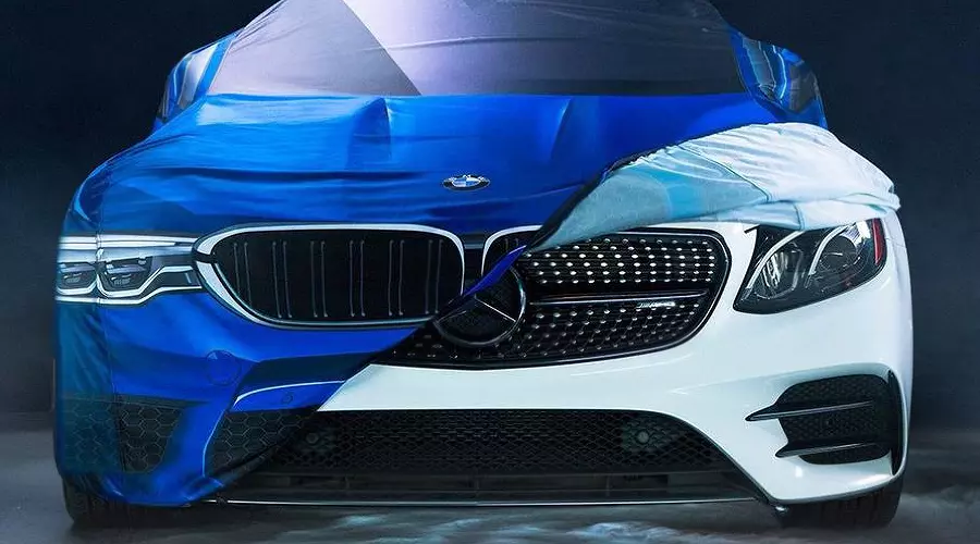 Mercedes в костюме BMW &copy;&nbsp;Скриншот твита BMW USA