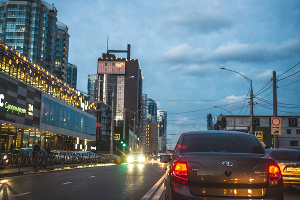 Выносливость подвески в современном городе можно приравнять к выносливости водителя в пробках &copy;&nbsp;Фото Евгения Мельченко, Юга.ру