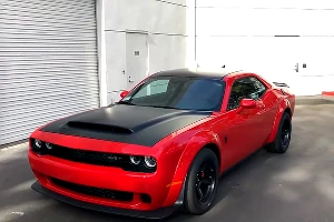 Dodge Challenger &copy;&nbsp;Скриншот видео канала Doug DeMuro на YouTube
