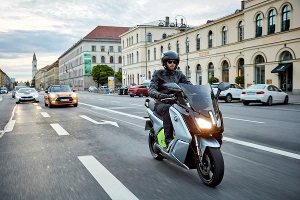 Компания BMW представила электроскутер C evolution Long Range © Фото ЮГА.ру
