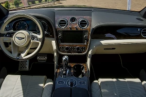 Кроссовер Bentley Bentayga &copy;&nbsp;Фото Евгения Мельченко, Юга.ру