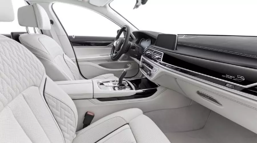 BMW представляет юбилейную версию седана BMW Individual 7 серии "THE NEXT 100 YEARS" &copy;&nbsp;Фото ЮГА.ру