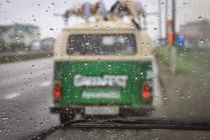 Автопробег хиппи-автомобилей "Пробусовка-2014" &copy;&nbsp;Фото ЮГА.ру