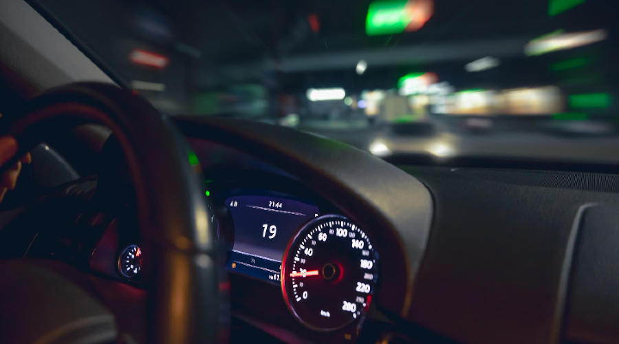 автомобиль приборная панель &copy;&nbsp;Сгенерировано с помощью нейросети Gigachat