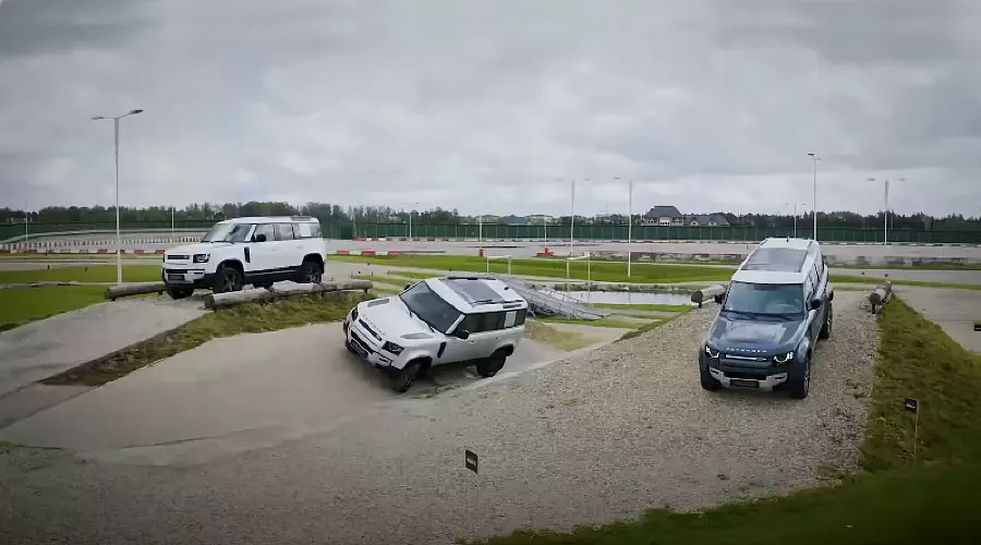 Новый Land Rover Defender &copy;&nbsp;Скриншот прямого эфира мероприятия &laquo;DIGITAL DEFENDER DAY 2020&raquo; от Land Rover Russia