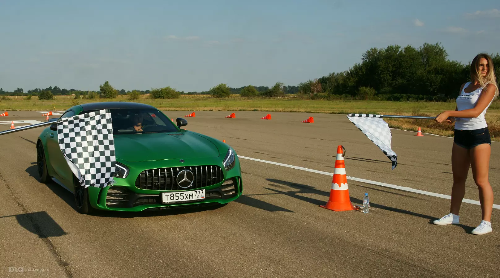 Mercedes-Benz AMG GT R © Фото Евгения Мельченко, Юга.ру Mercedes-Benz AMG GT R