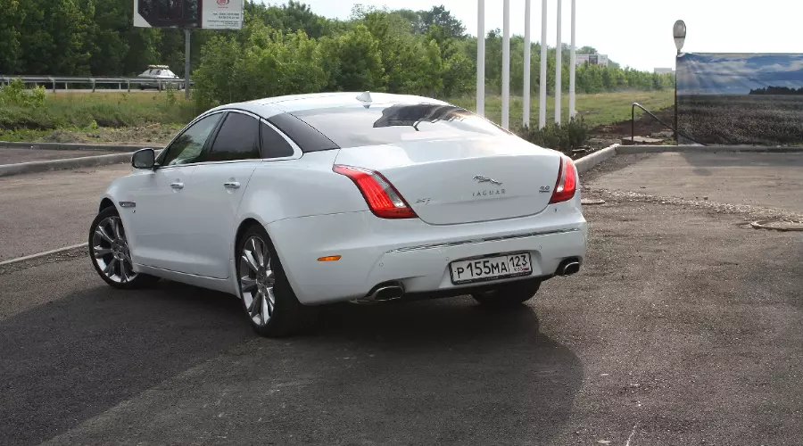 Jaguar XJ 17 &copy;&nbsp;Фото ЮГА.ру