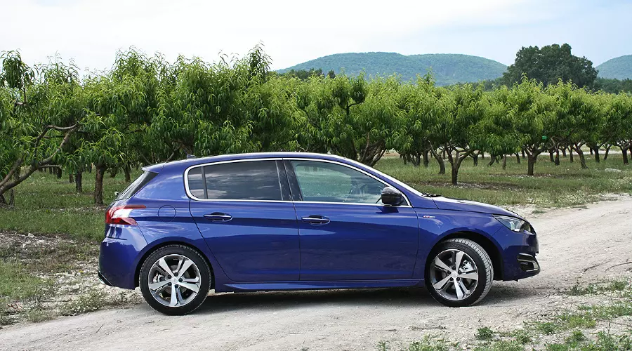 Peugeot 308 GT Line. Форсированый лев пришел в Россию &copy;&nbsp;Фото ЮГА.ру