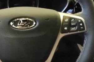 Кожаный руль новой Lada Vesta &copy;&nbsp;Скриншот видео SpeedMe