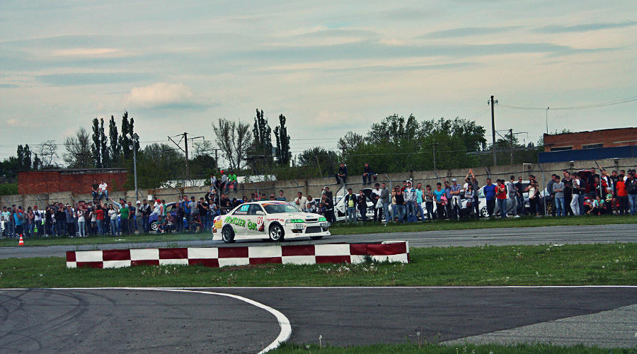 Первый этап чемпионата "Drift Battle Series" в Усть-Лабинске © Фото ЮГА.ру