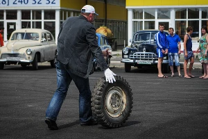 Выставка ретро-автомобилей под Краснодаром &copy;&nbsp;Елена Синеок, ЮГА.ру