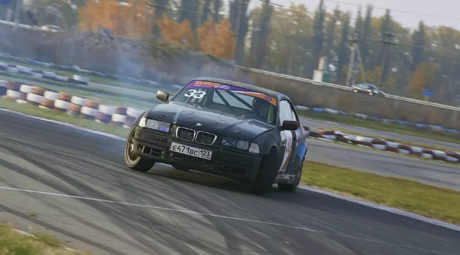 Итоги пятого этапа чемпионата Drift Battle Series 2015 (Фото: Антон Гурьев) © Фото ЮГА.ру Итоги пятого этапа чемпионата Drift Battle Series 2015 (Фото: Антон Гурьев) © Фото ЮГА.ру