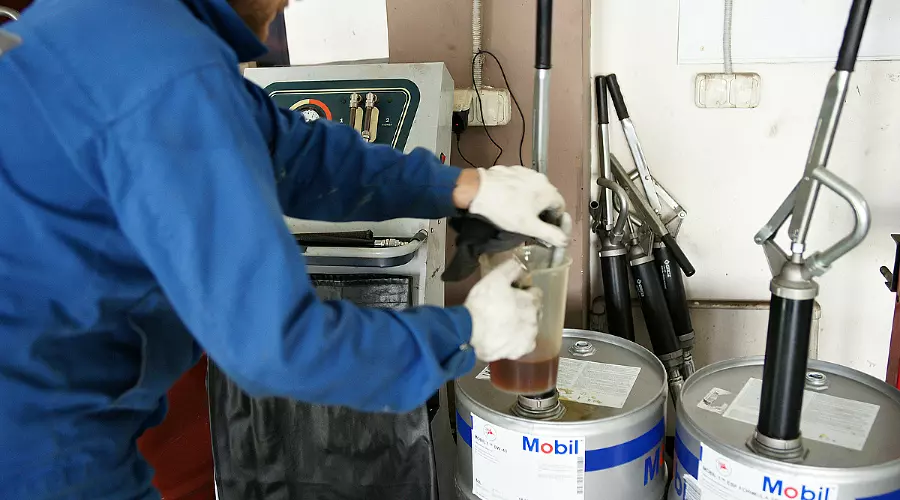 Mobil1. Замена масла в автомобиле: основы и нюансы &copy;&nbsp;Фото ЮГА.ру