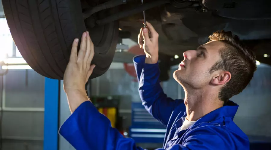 подвеска автомобиля &copy;&nbsp;ru.freepik.com