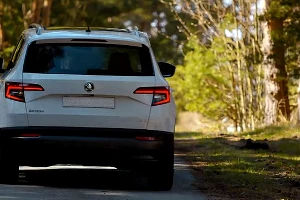 Skoda Karoq &copy;&nbsp;Скриншот видео канала GommeBlog.it: Car & Performance