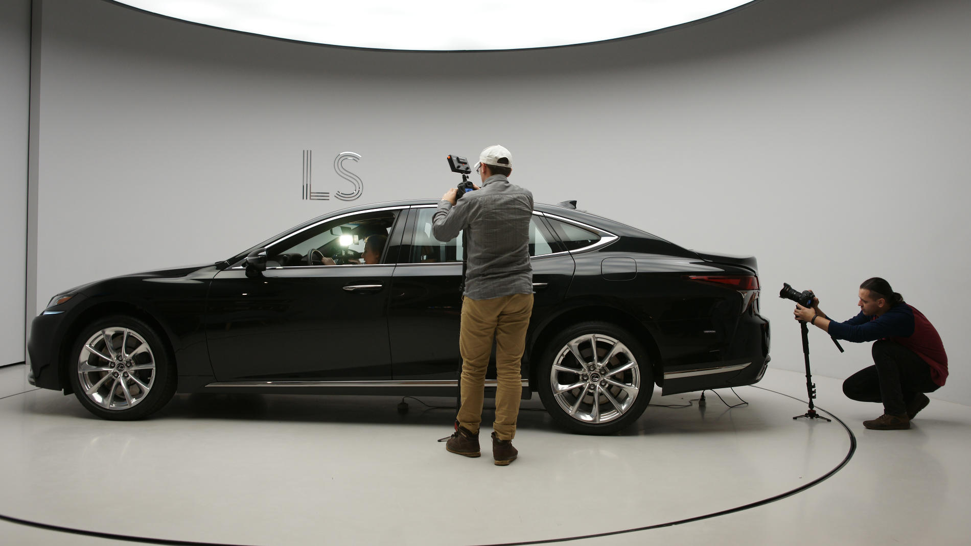 Ажиотаж на презентации нового Lexus LS был велик без преувеличения
